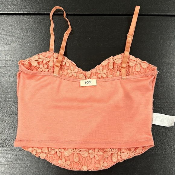 Tobi Flower Crochet Crop Top - S - Picture 4 of 8